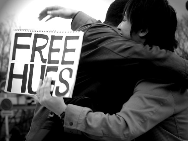 freetate_hugs