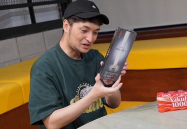 ヤクルトレディからしか買えないラーメンは緑色らしい…… | オモコロブロス!