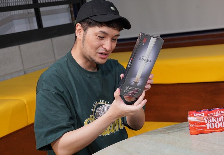 ヤクルトレディからしか買えないラーメンは緑色らしい…… | オモコロブロス!