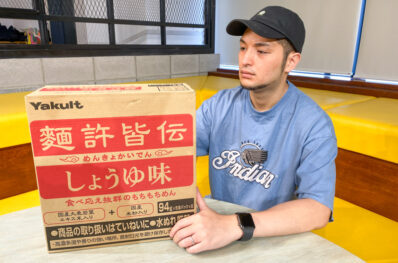 ヤクルトレディからしか買えないラーメンは緑色らしい…… | オモコロブロス!