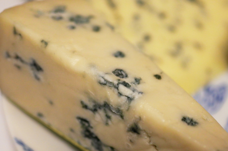 世界三大ブルーチーズ食べ比べ ゴルゴンゾーラ スティルトン ロックフォール オモコロブロス